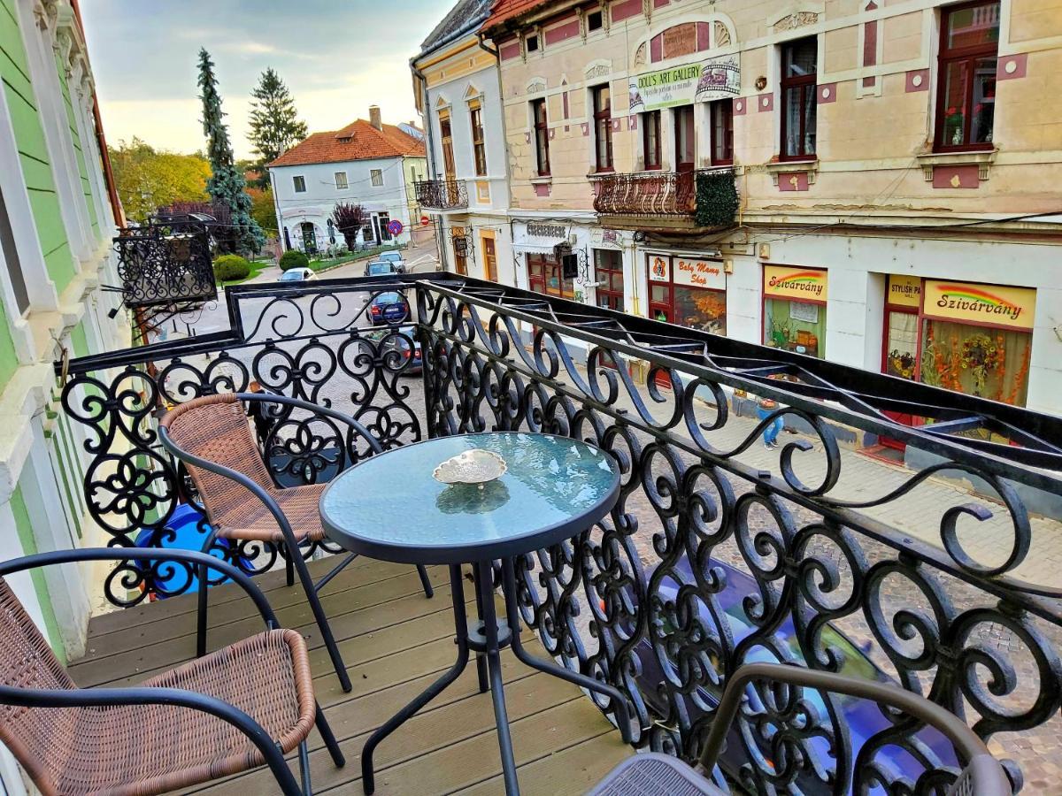 Sissy Vendégház Tîrgu Secuiesc Extérieur photo